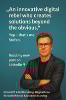 „Visual mit stilisiertem Männerporträt, flankiert von den Worten 'Digital Rebel. AI Specialist. Stefan.' – darunter der Slogan 'Not just doing things differently. Doing different things.' In moderner, kontrastreicher Typografie gehalten, vermittelt das Bild Persönlichkeit, Selbstbewusstsein und technologische Klarheit. NextGen AI Marketing